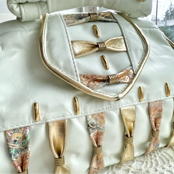 Vintage 80s White Leather Bow Statement Bag – Made in USA - Picture 2 of 7